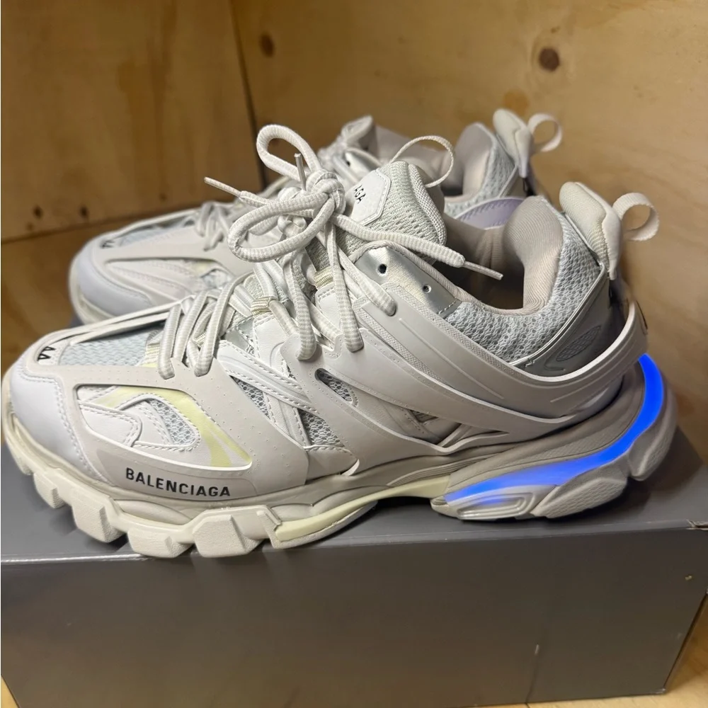 Balenciaga Gray and White Track Sneakers new , one led doesn’t work - Picture 3 of 5